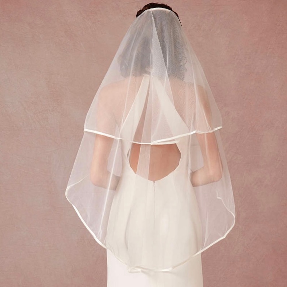 Azazie Jaffa Veil Diamond White - NWT